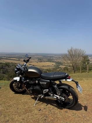 TRIUMPH SPEED TWIN 